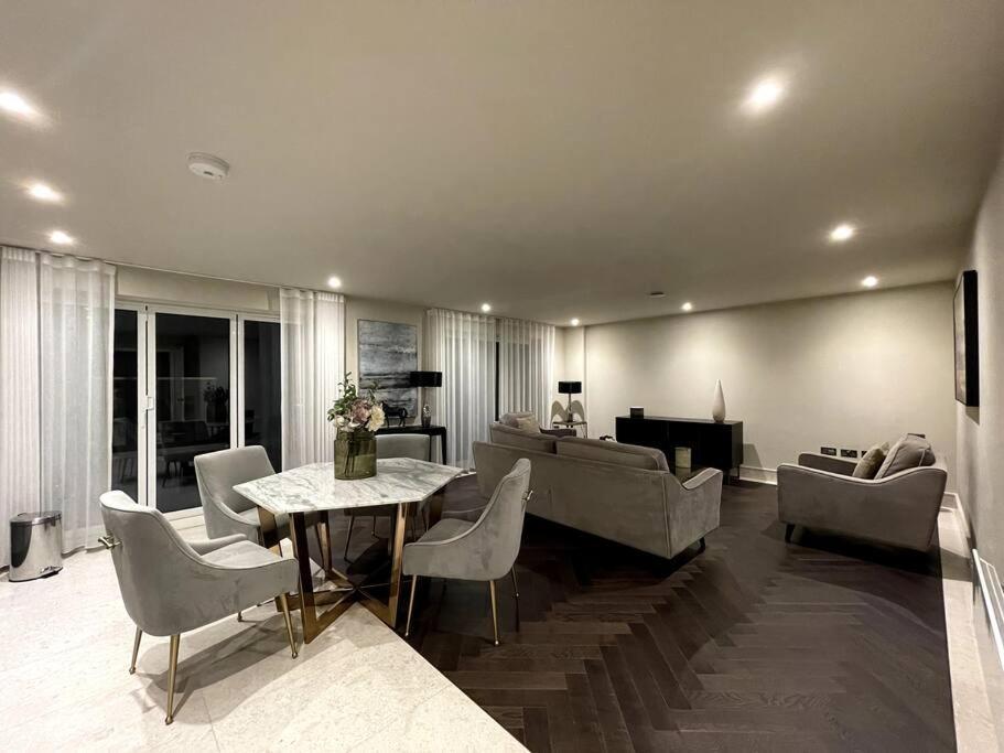 2br Urban Vista Retreat Chcl F7