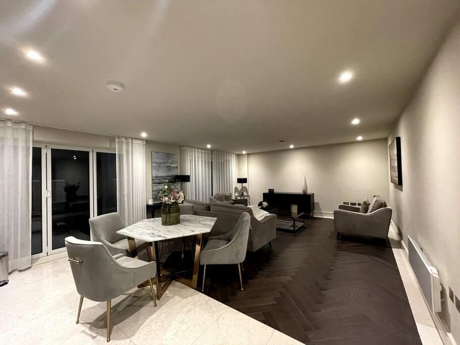 Apartment 2br Urban Vista Retreat Chcl F7