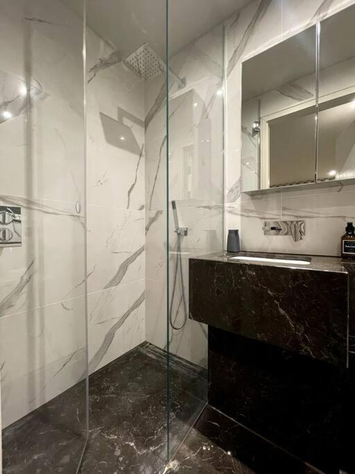 2br Urban Vista Retreat Chcl F7