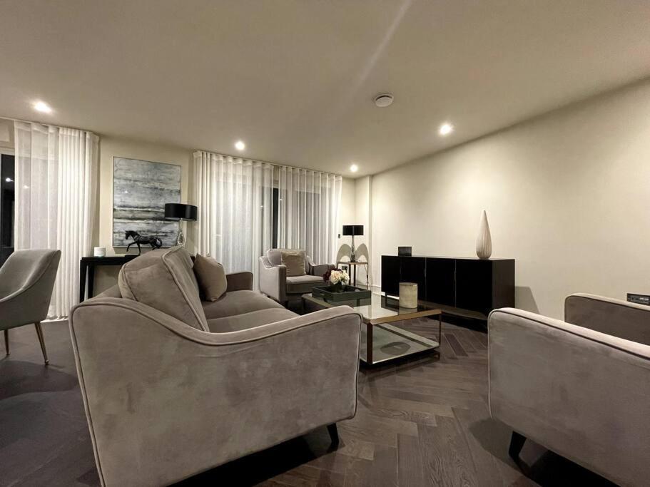2br Urban Vista Retreat Chcl F7 * Chigwell