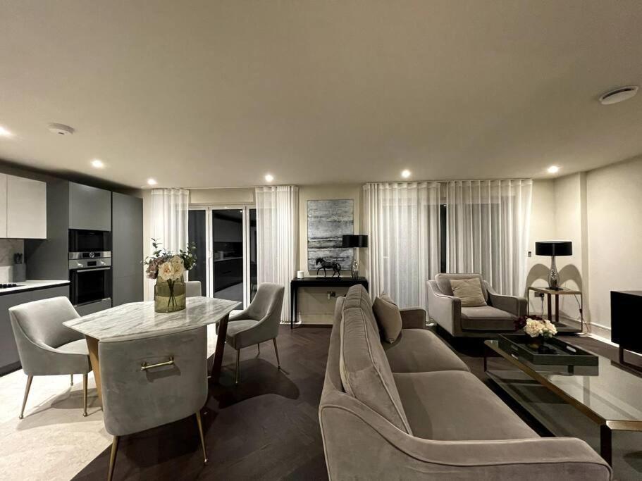 2br Urban Vista Retreat Chcl F7 Apartment Chigwell