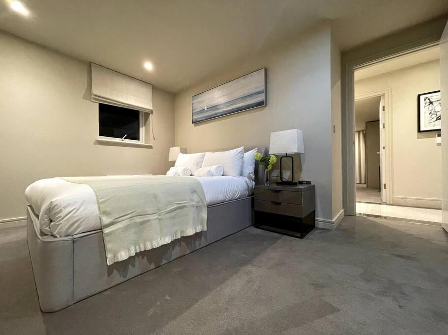 Apartment 2br Urban Vista Retreat Chcl F7 *