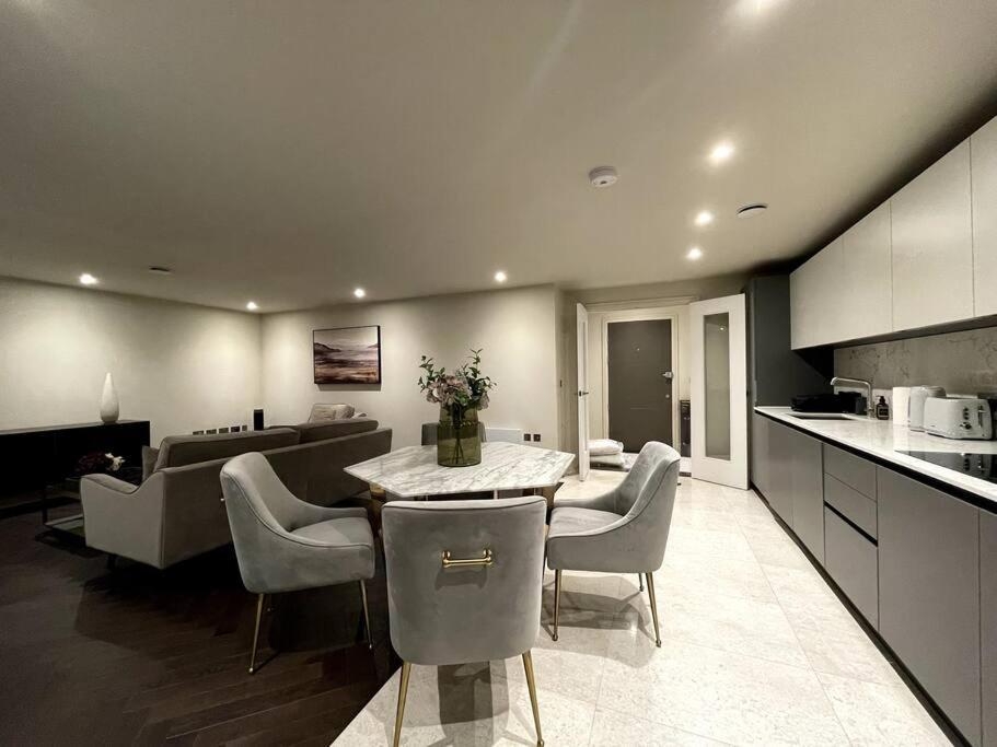 Apartment 2br Urban Vista Retreat Chcl F7