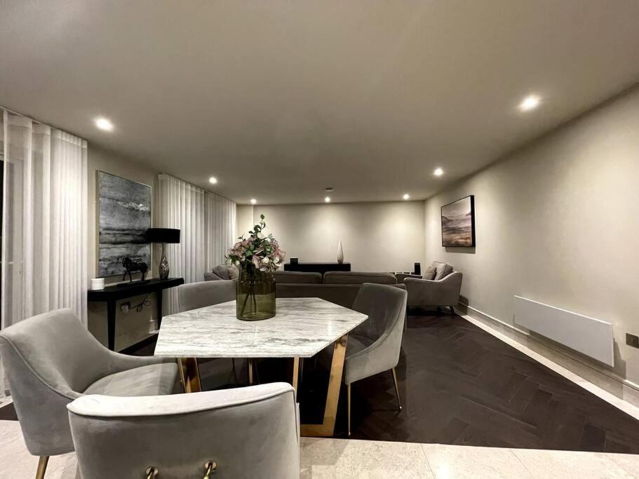 2br Urban Vista Retreat Chcl F7 Chigwell