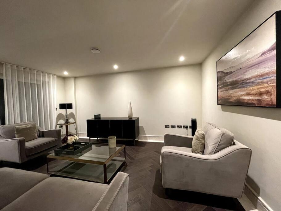2br Urban Vista Retreat Chcl F7