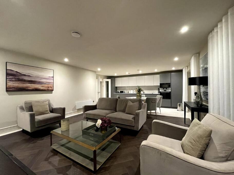 2br Urban Vista Retreat Chcl F7