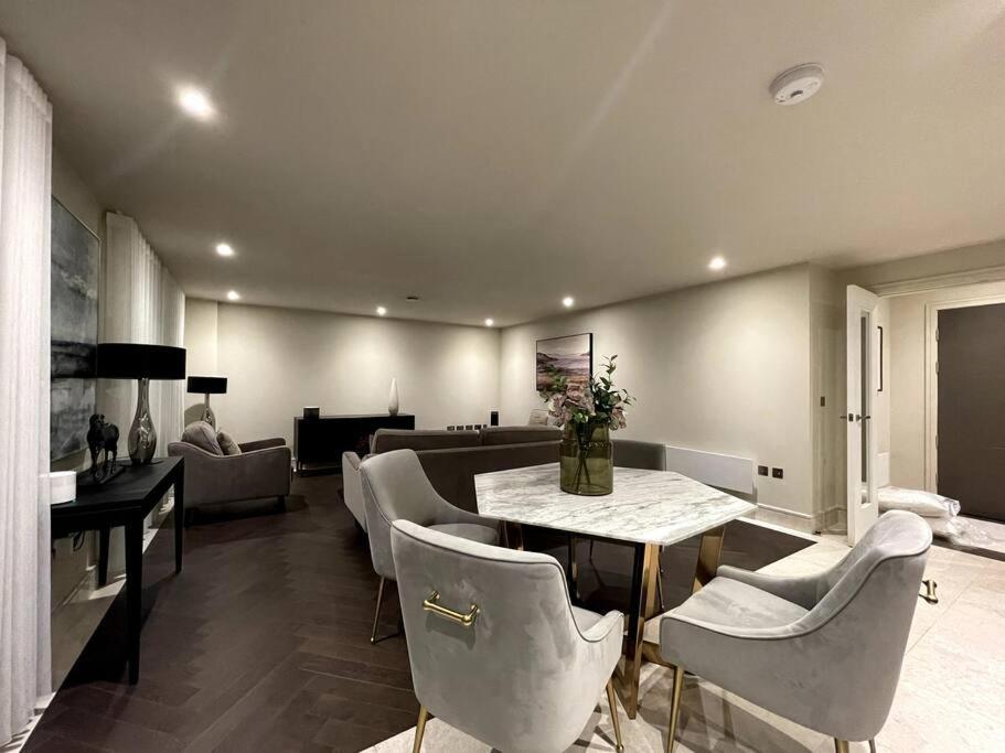 Apartment 2br Urban Vista Retreat Chcl F7 *