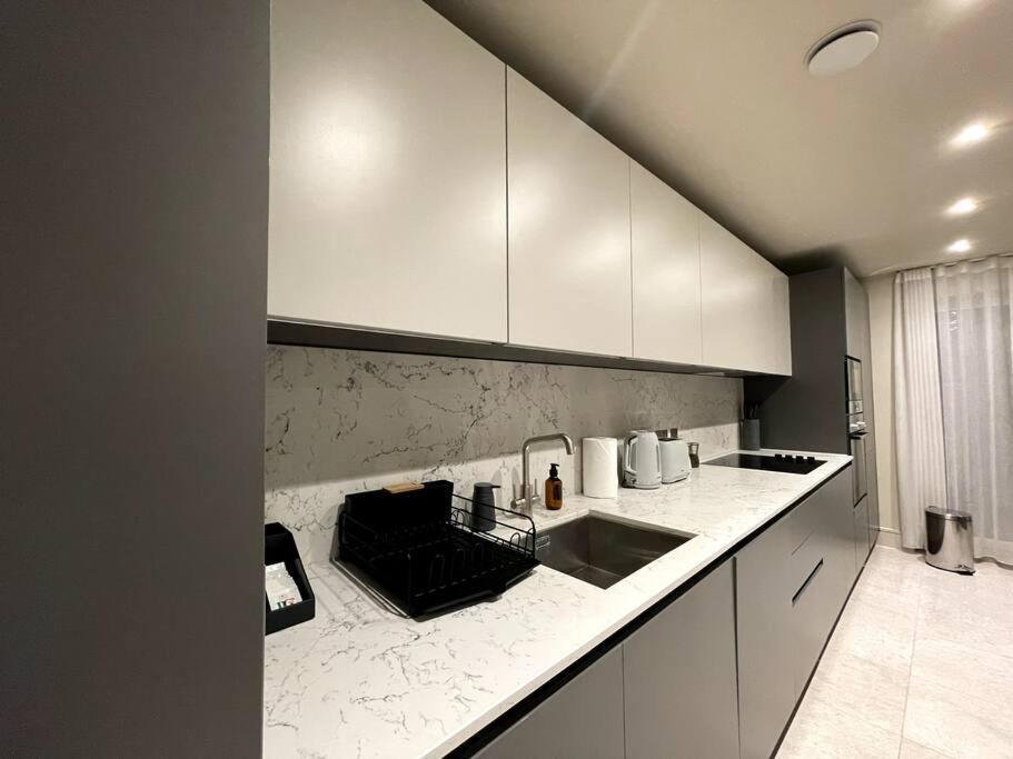 2br Urban Vista Retreat Chcl F7 Apartment *
